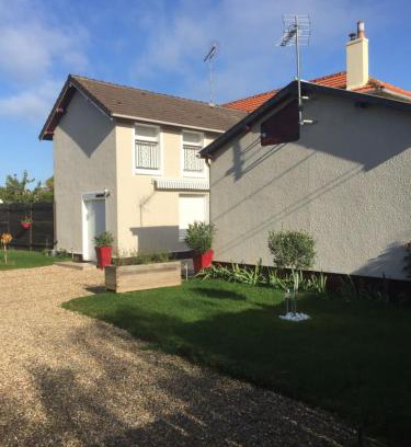 Villers-sur-Mer House | Discover Perrot: Pet-Friendly Retreat with Ocean Views