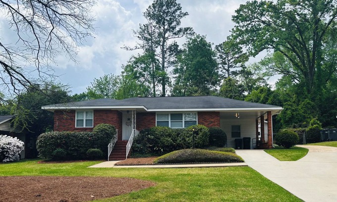 Augusta House | Persimmon Paradise: 10/10 Rated with Pool & Spa Access