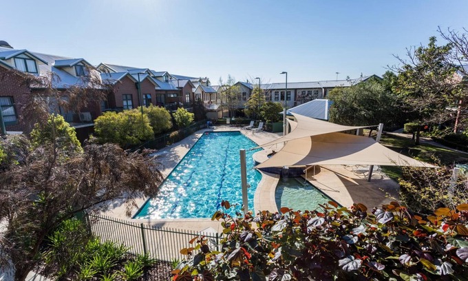 Ascot Apartment | Inviting Perth Ascot Central Apartment Hotel with Ocean Views