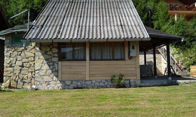 Perucac House | Pet-Friendly Retreat at Perucac Jezero - Rated 9.3/10