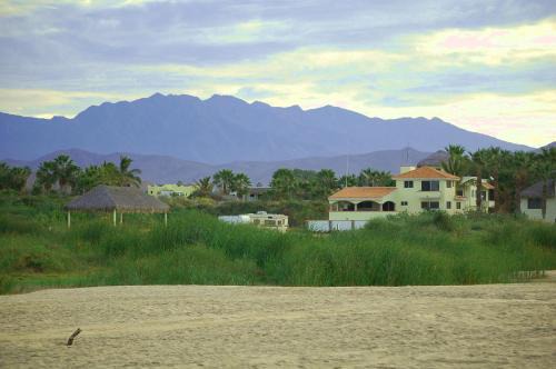 El Pescadero House | Experience Pescadero Palace: Oceanfront Bliss Awaits