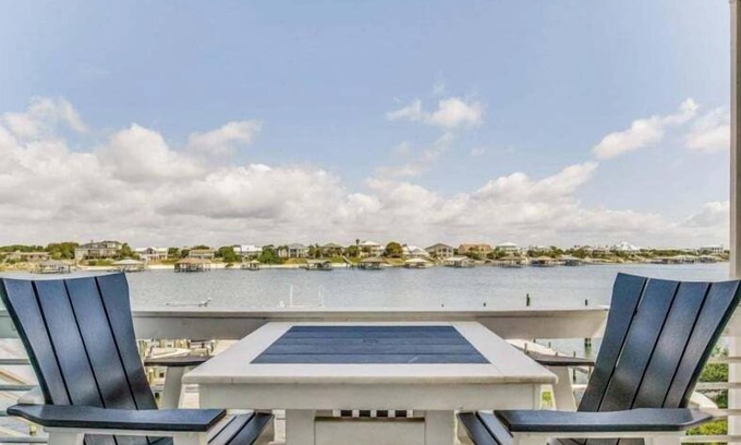Ono Island Condo | Pescador Landing B5 | Beach Access | Walk to FloraBama | My Beach Getaways