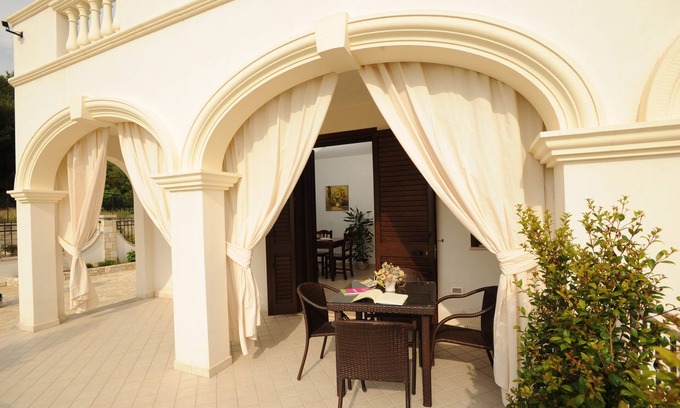 Marina di Pescoluse Apartment | Pescoluse: Luxury Apartment with Child-Friendly Amenities