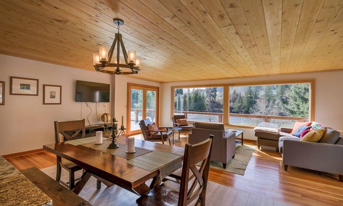 Peshastin House | Riverside Retreat: Peshastin River Place near Leavenworth