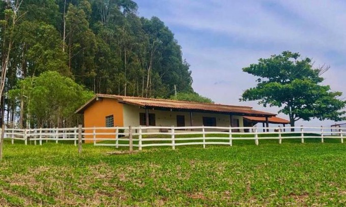 Fama House | Pet-Friendly Escape at Pesqueiro Rancho Feliz - Rated 10/10