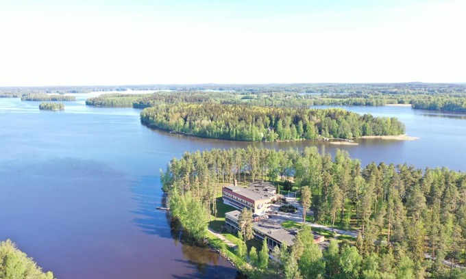 Tyrvanto Hotel | Relax at Petäys Resort: Beachfront Getaway with Hot Tub