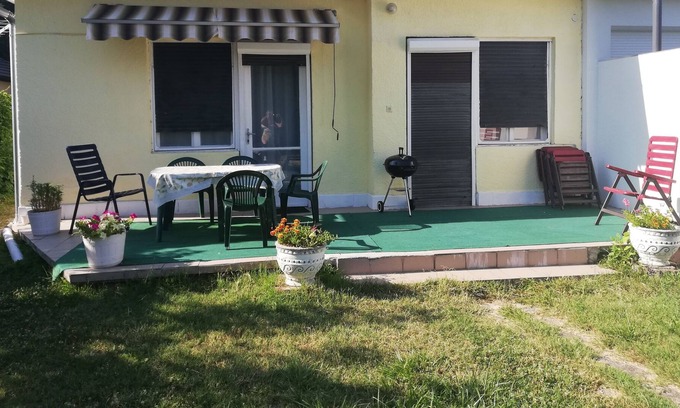 Zamardi House | Inviting Petőfi Retro Villa with Oceanfront Views