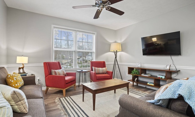 Travelers Rest House | Family & Pet-Friendly 4BR Retreat with Sports Court