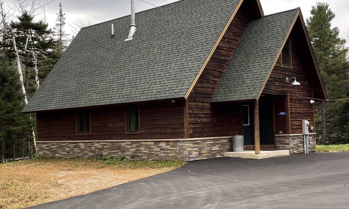 Carrabassett Valley House | Pet-Friendly Retreat Near Sugarloaf Mountain - Rated 10/10