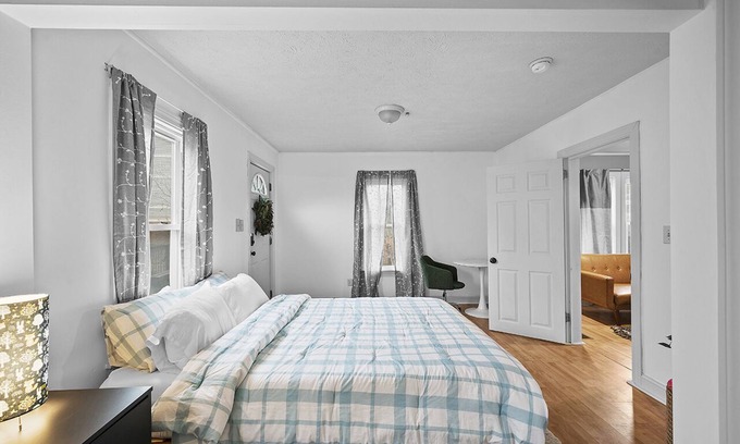 Detroit - Shoreway Apartment | Pet-Friendly 1BR Retreat in Vibrant Ohio City