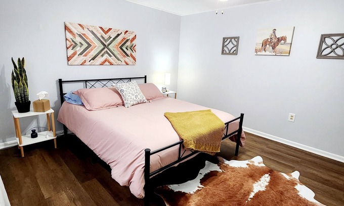 Hamilton Apartment | Rose Apartment Suite: Ocean View & Pet Friendly Getaway