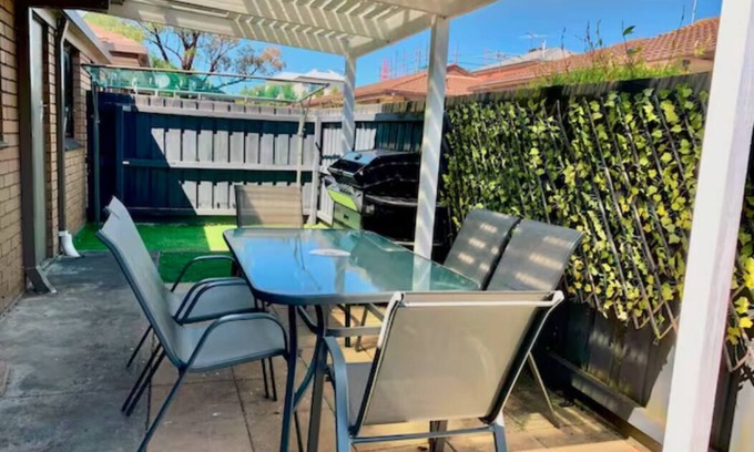 Geelong West Villa | Pet-Friendly 2 Bedroom Retreat Steps from Pakington Street