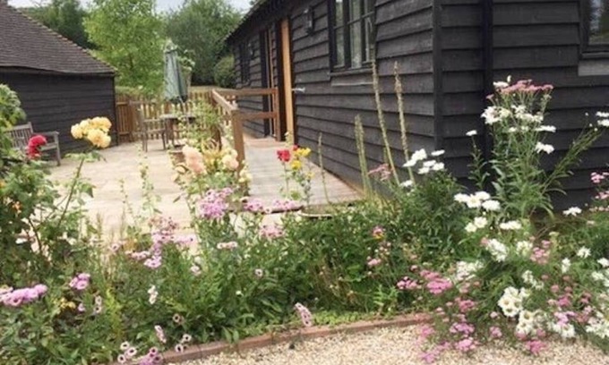 Upper Harbledown Cottage | Perfect Pet-Friendly 2 Bedroom Orchard Cottage near Canterbury