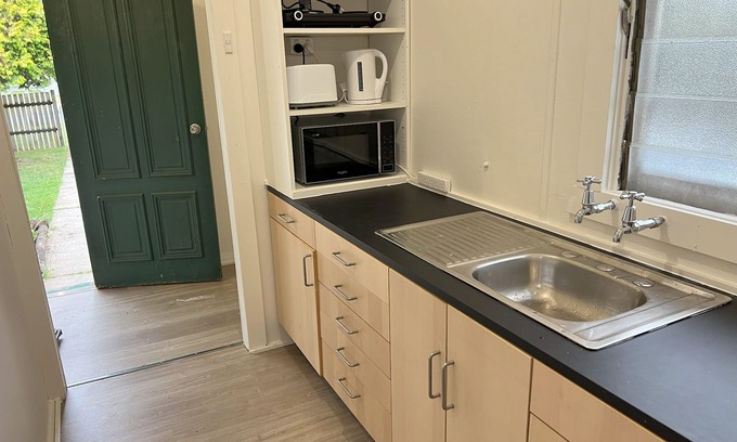 Grafton House | Convenient 2 Bedroom Cottage with Yard for Pet Lovers