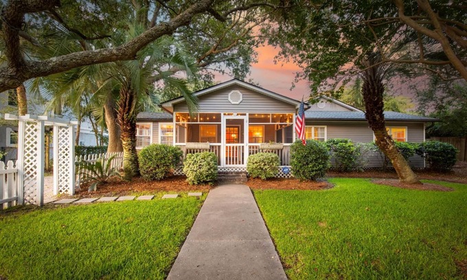Isle of Palms House | Pet-Friendly Retreat, Steps from the Beach & 4 Bikes Included