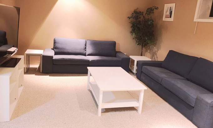 Airdrie House | Pet Friendly, 2 Room Suite on the Park