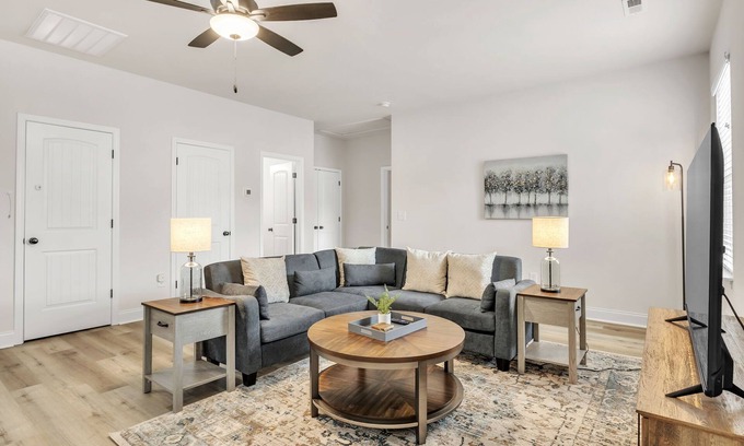 Greer House | Pet-Friendly 2BR Home in Greer with Fire Pit & Breakfast