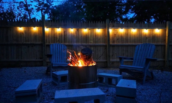 Chillicothe Cabin | Inviting Container House with Breakfast & Family-Friendly Features