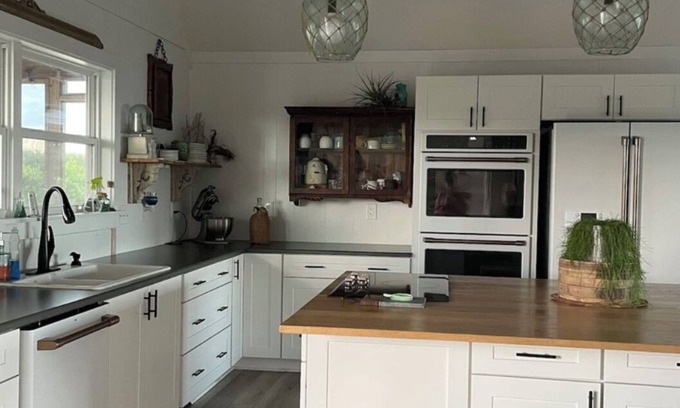 Sea Scape Cottage | Pet Friendly 5-bedroom cottage just a 16-minute walk to Outer Banks Beaches