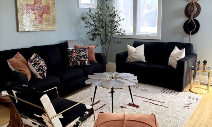 Chestnut Hill House | Stylish Downtown Townhouse with Breakfast & Kid-Friendly Perks