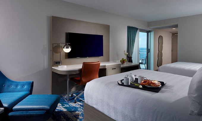 Daytona Beach Hotel | Pet-Friendly Retreat with Pool, Steps from Daytona Beach