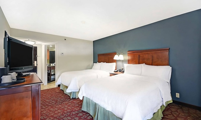 Athens Hotel | Discover Pet-Friendly Stay Near Classic Center Theater!