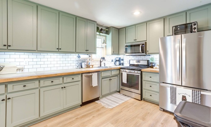 Moody House | Pet-Friendly Alabama Retreat with Deck & Spa Amenities