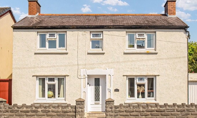 Pembrey Cottage | Pet Friendly Retreat Perfect for Exploring Pembrey