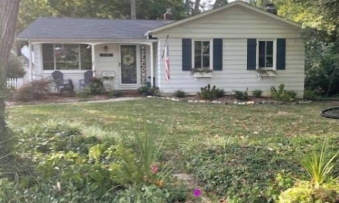 Hillsmere House | Pet Friendly Annapolis Cottage by Tranquil Quiet Waters Park