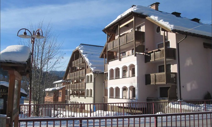 Russbach am Pass Gschuett Apartment | Pet-Friendly ‘Sonniges Appartement in Rußbach’ with Views