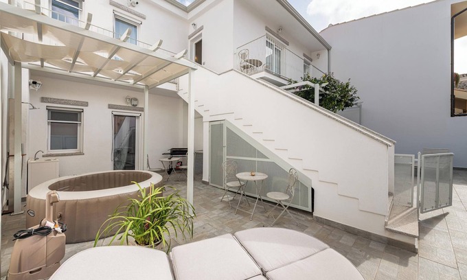 Villasimius Apartment | Pet-Friendly 'La Casa dei Naviganti' with Jacuzzi & Ocean View