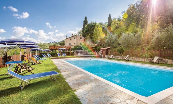 Volterra Apartment | Top-Rated 3 Bedroom Stay in Volterra with Pool & Spa
