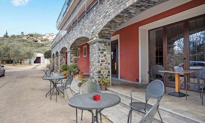 San Bartolomeo Apartment | Pet Friendly Apartment 'Belfast Agriturismo La Scuderia' Awaits