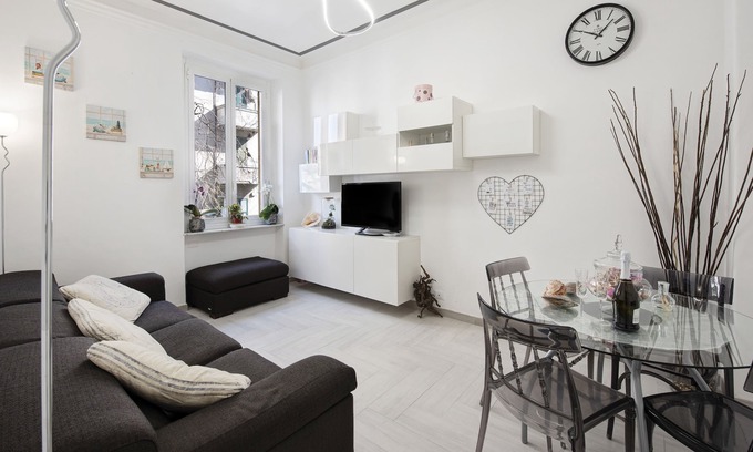 Boccadasse Apartment | Pet-friendly apartment 'Casa delle Sirene a Boccadasse' with Wi-Fi