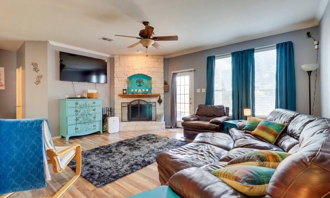 Hutto House | Pet-Friendly Hutto Retreat with Large Yard & Spa Amenities