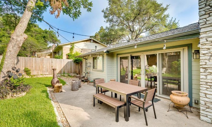 Barton Hills House | Pet-Friendly Austin Home with Private Yard for Your Family
