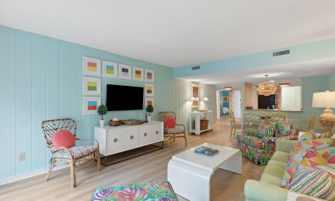 Fernandina Beach Condo | Pet-Friendly Beachwood Condo Steps from the Ocean