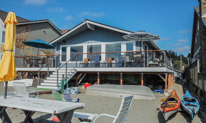 Freeland House | Family Retreat with Ocean Views and Pet-Friendly Amenities