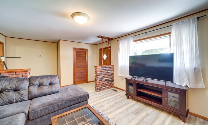 Bixby House | Pet-Friendly Bixby Getaway with Deck and Spa Awaits!