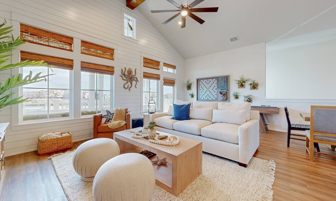 Port Aransas House | Pet-Friendly Gulf Pearl: Oceanfront Retreat with Pool