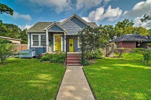 Brenham House | Charming Brenham Cottage with Pet-Friendly Patio Retreat