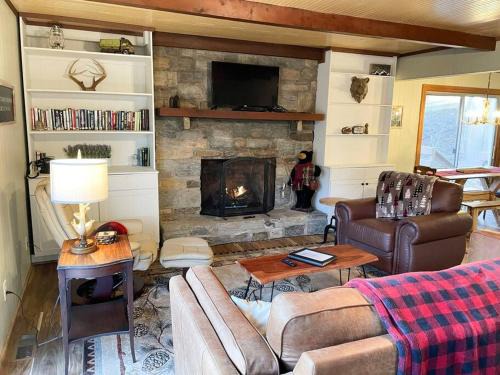 Deep Gap House | Pet-Friendly Cabin on 5 Acres Near Boone & Parkway