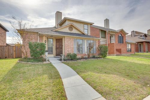 North Central Carrollton House | Welcome to Pet-Friendly Carrollton Home with Fenced Yard!