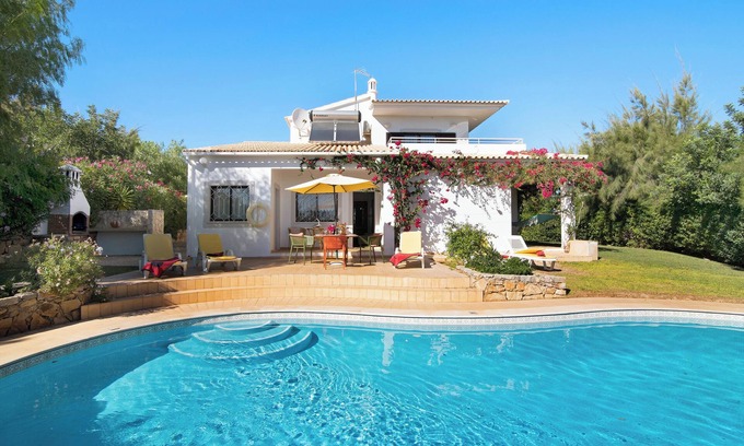 Sao Clemente Villa | Perfectly Located Casa da Alfarrobeira with Pool & Wi-Fi