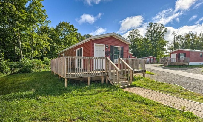 Cassopolis House | Pet-Friendly Cassolopis Getaway with Pool and Hot Tub