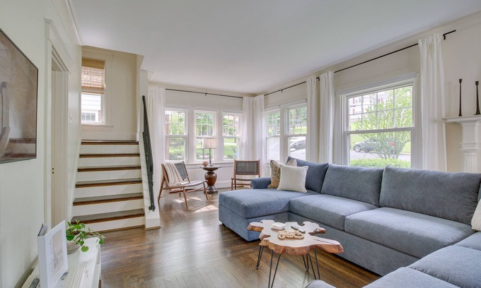 Roselawn Finance Cottage | Pet-Friendly Cincinnati Retreat with Hot Tub & Spa Amenities