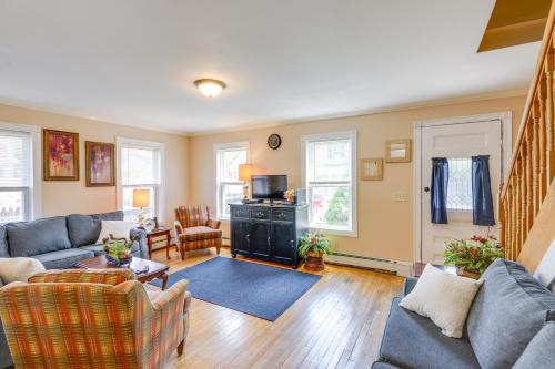 Claremont House | Welcoming Claremont Vacation Rental for Your Pets!