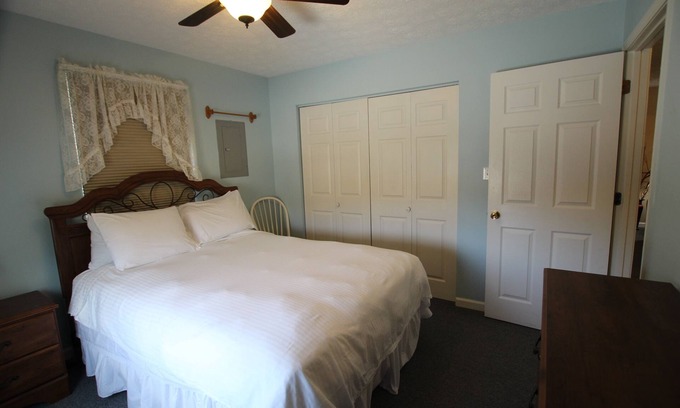 Monticello Condo | Guest Rated: 9.8 - Pet Friendly Condo by Pool & Tennis