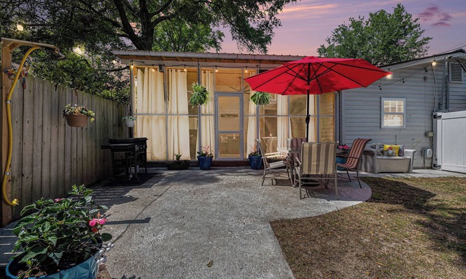 West Ashley Apartment | Cozy 2-Bedroom Retreat with Private Yard & Hot Tub
