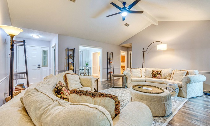 Conway House | Pet-Friendly Conway Home Near Hendrix College - 10/10 Rated